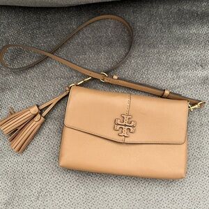 Tory Burch MCGRAW CROSSBODY in Tiramisu